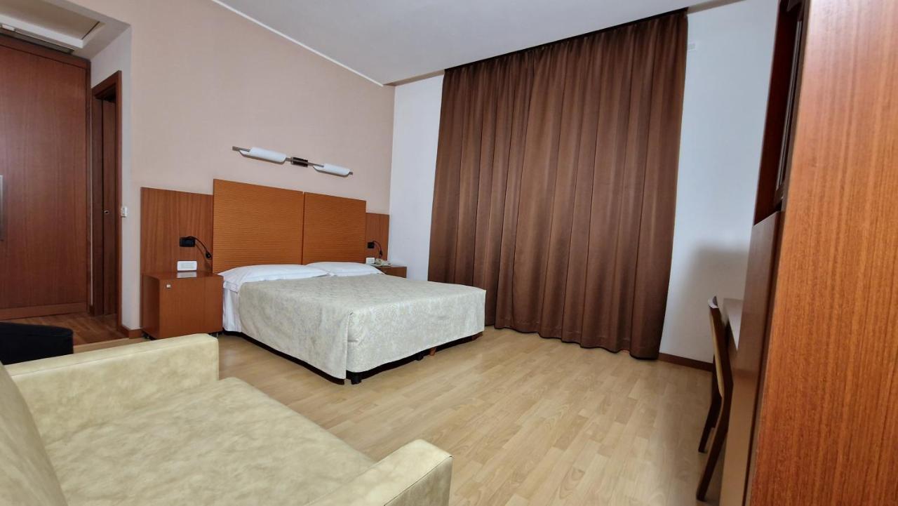 Bella Italia Palace Hotel Новара Экстерьер фото