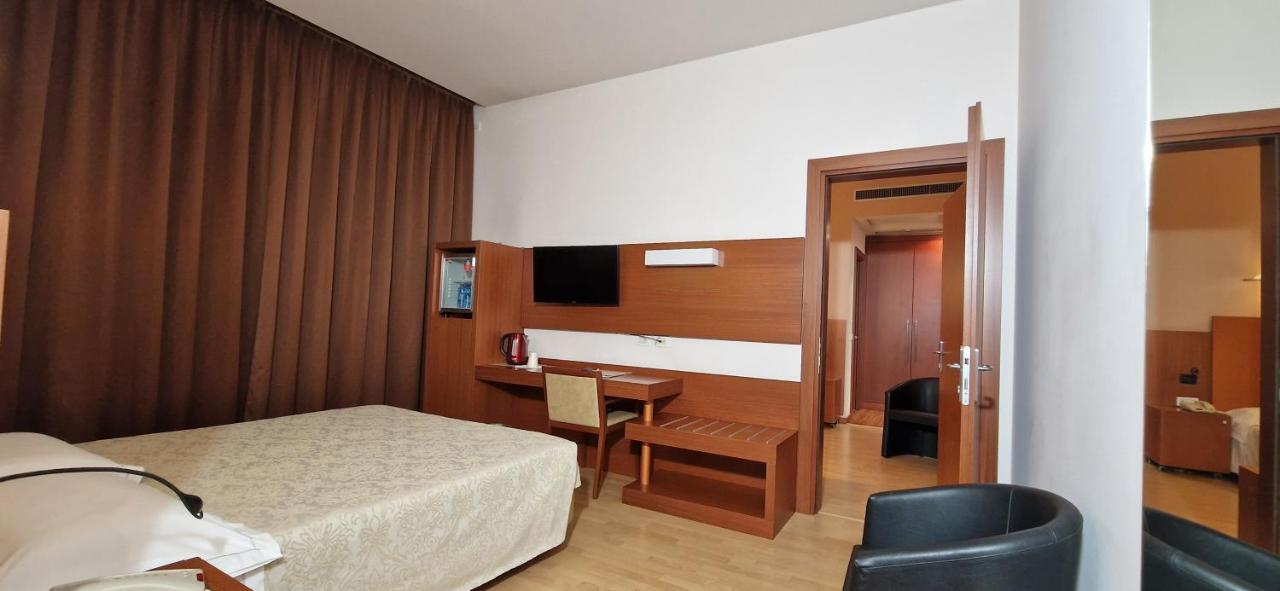 Bella Italia Palace Hotel Новара Экстерьер фото