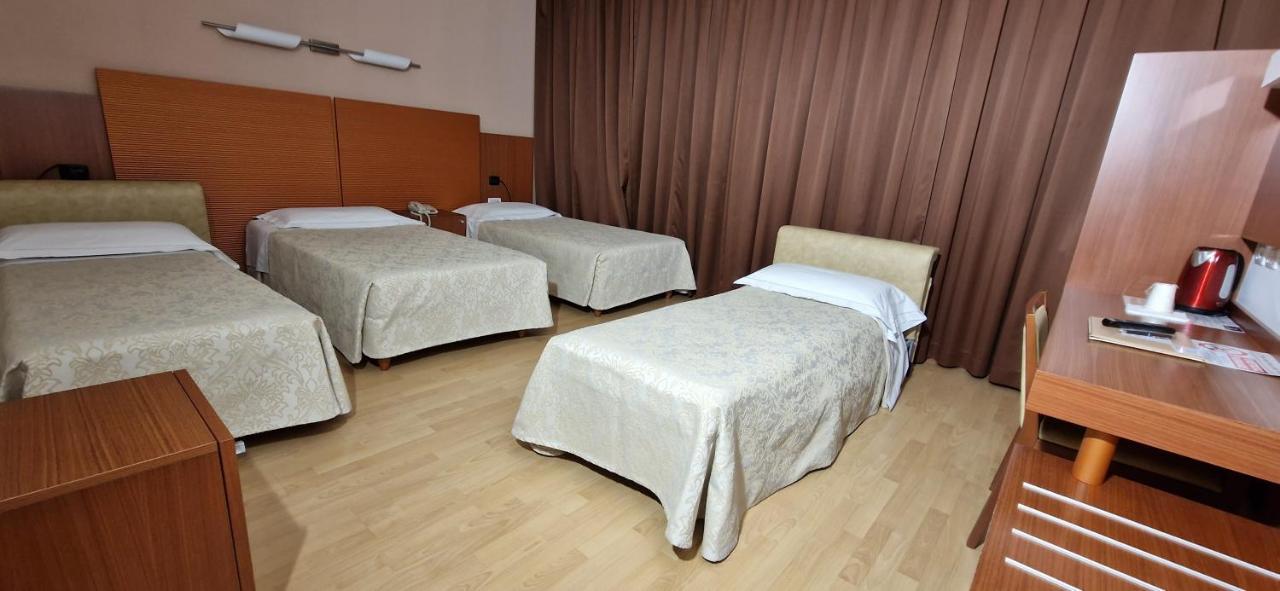 Bella Italia Palace Hotel Новара Экстерьер фото