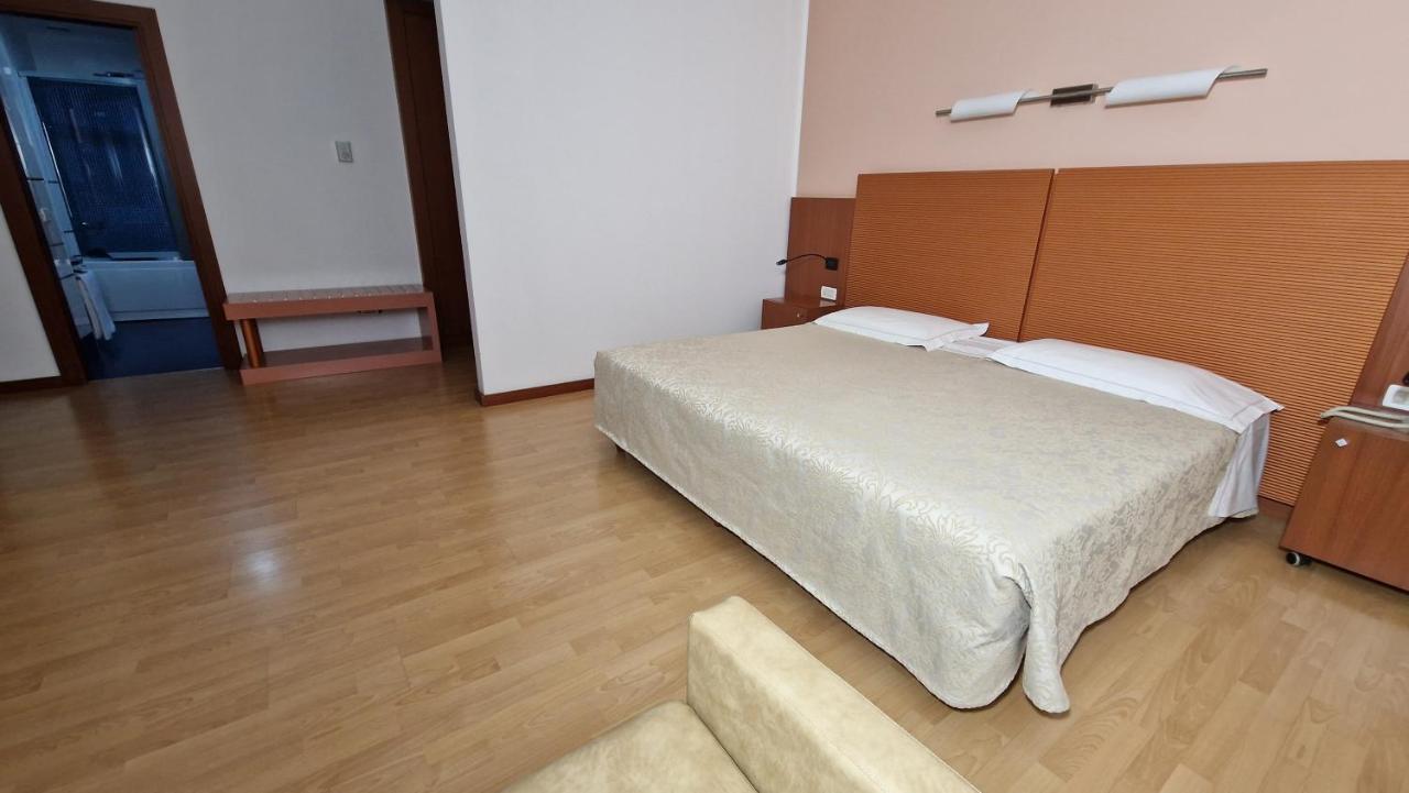 Bella Italia Palace Hotel Новара Экстерьер фото