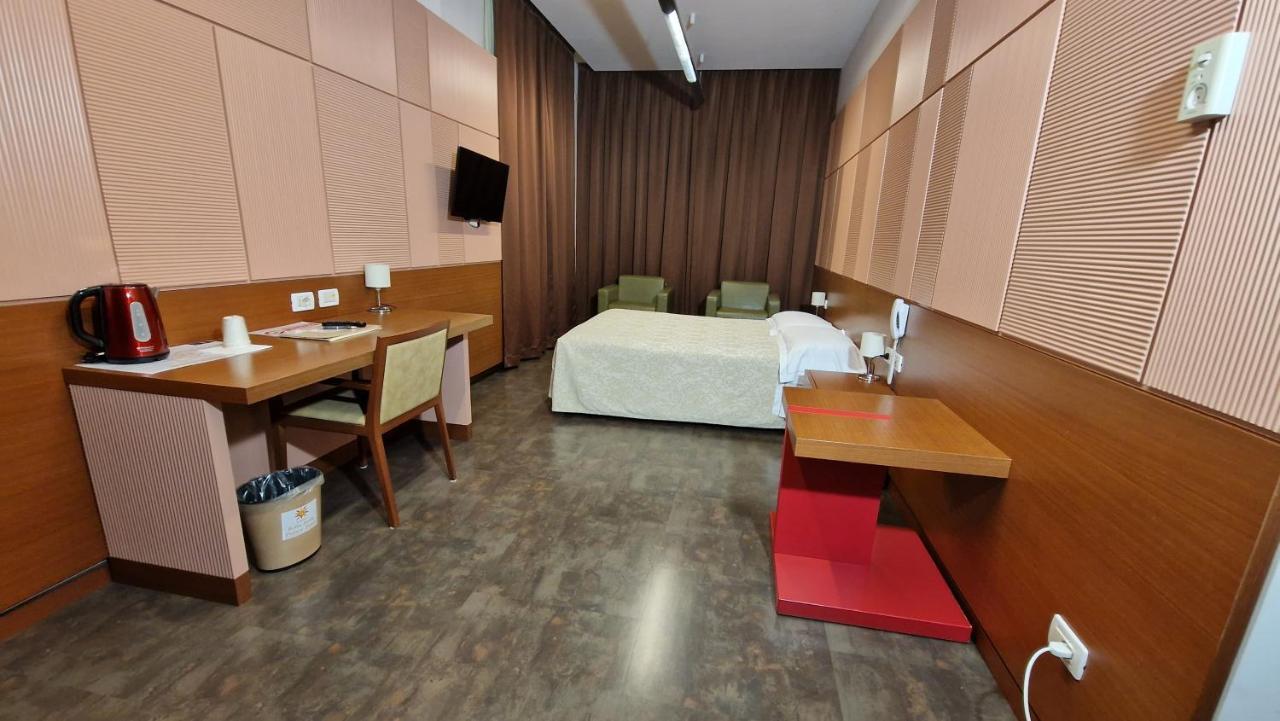 Bella Italia Palace Hotel Новара Экстерьер фото