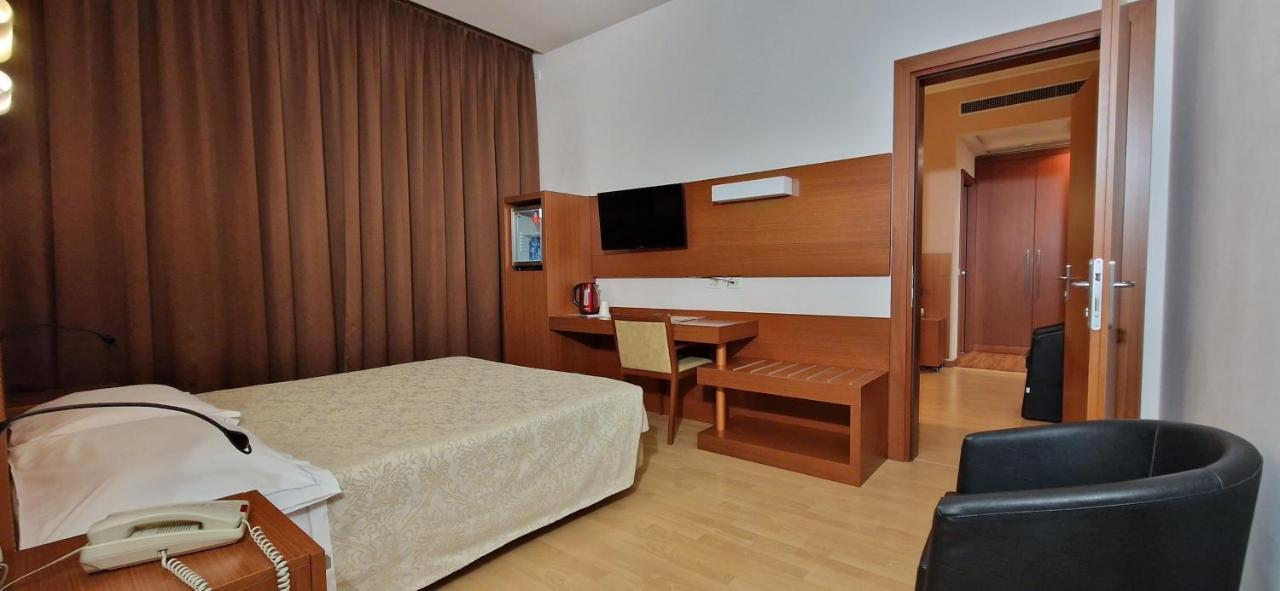 Bella Italia Palace Hotel Новара Экстерьер фото