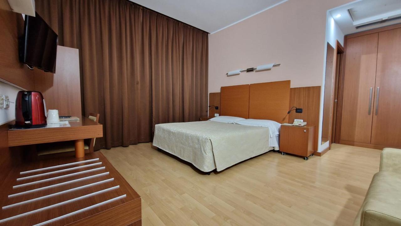 Bella Italia Palace Hotel Новара Экстерьер фото