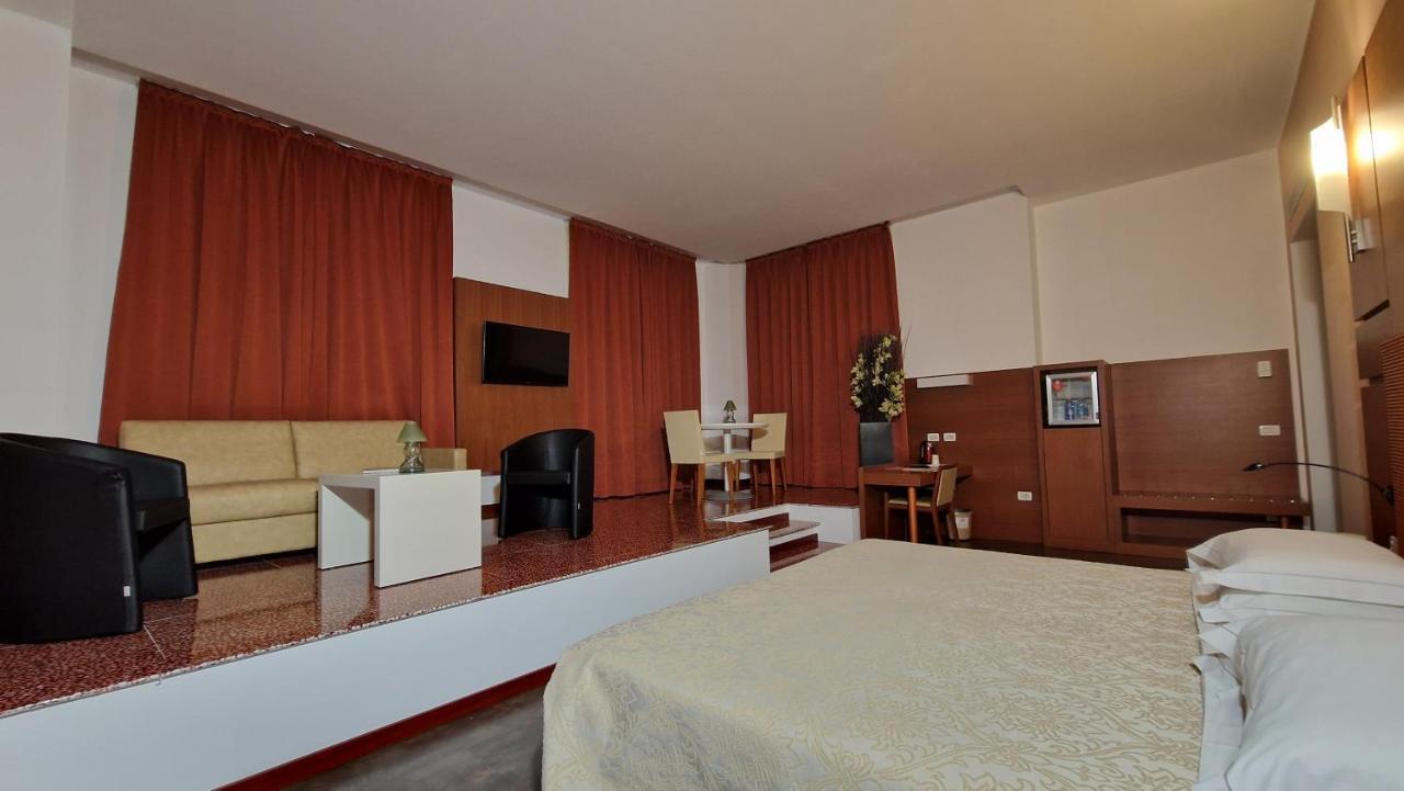 Bella Italia Palace Hotel Новара Экстерьер фото