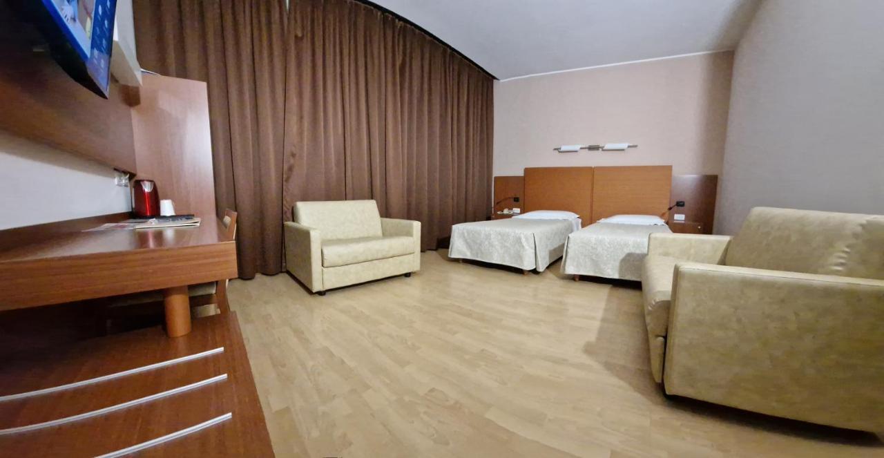 Bella Italia Palace Hotel Новара Экстерьер фото