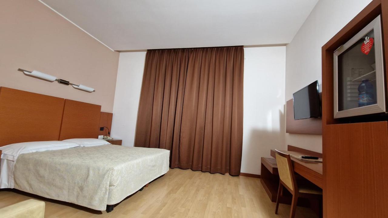 Bella Italia Palace Hotel Новара Экстерьер фото