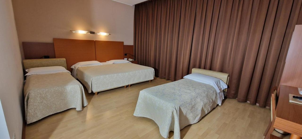 Bella Italia Palace Hotel Новара Экстерьер фото