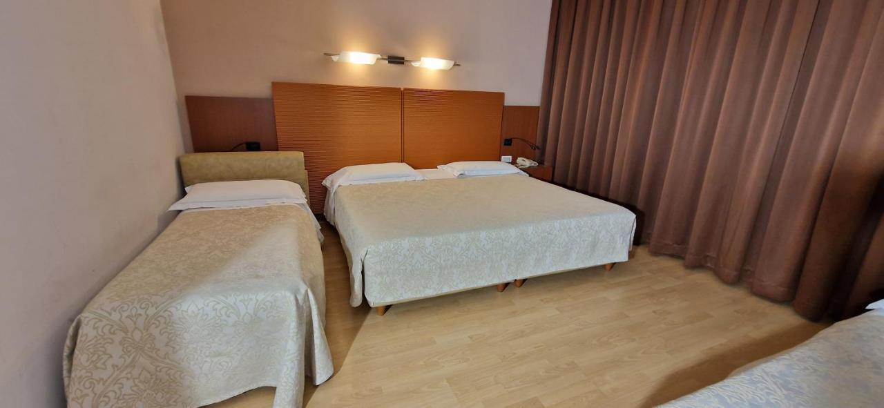Bella Italia Palace Hotel Новара Экстерьер фото
