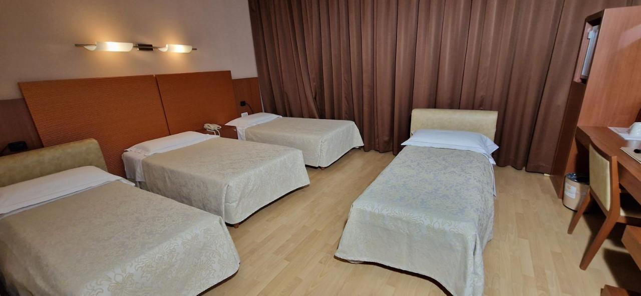 Bella Italia Palace Hotel Новара Экстерьер фото