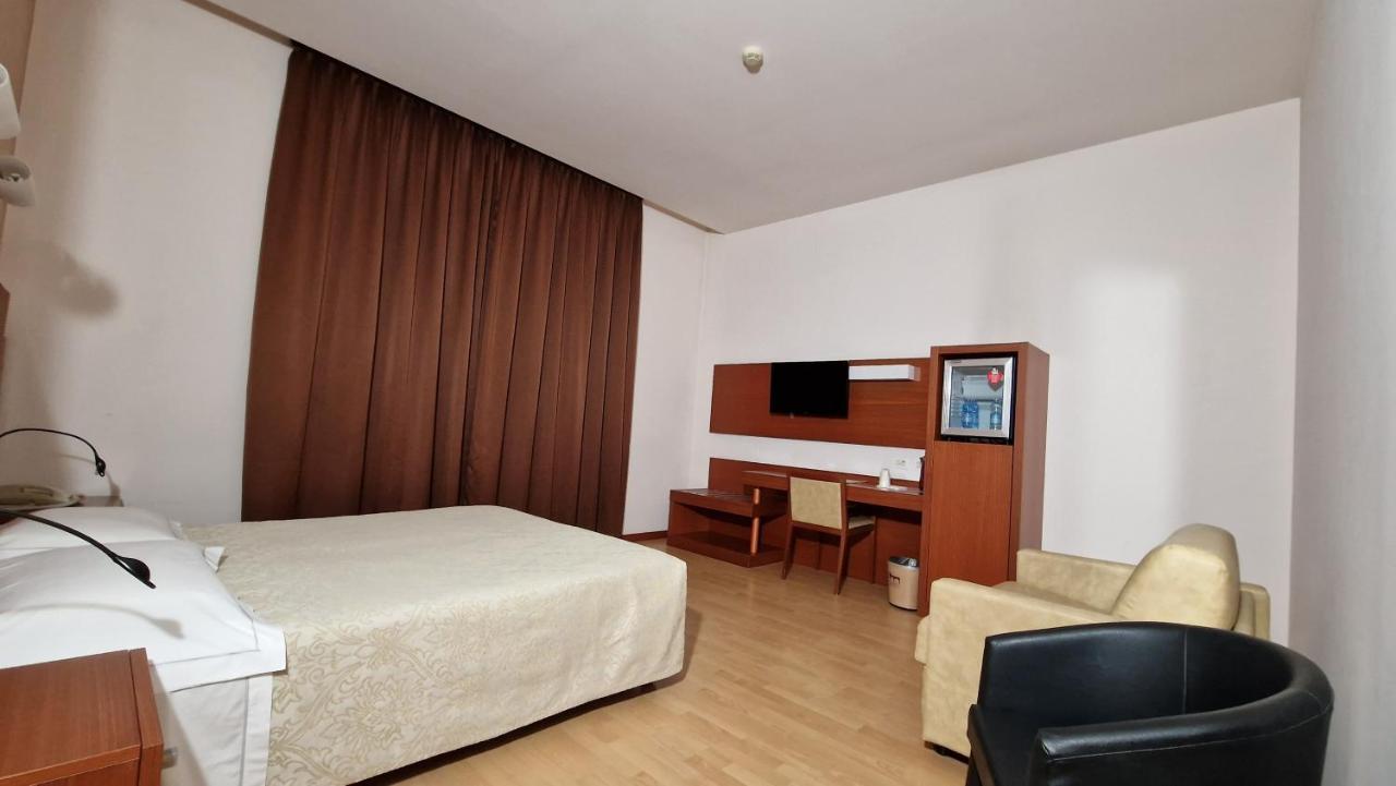 Bella Italia Palace Hotel Новара Экстерьер фото