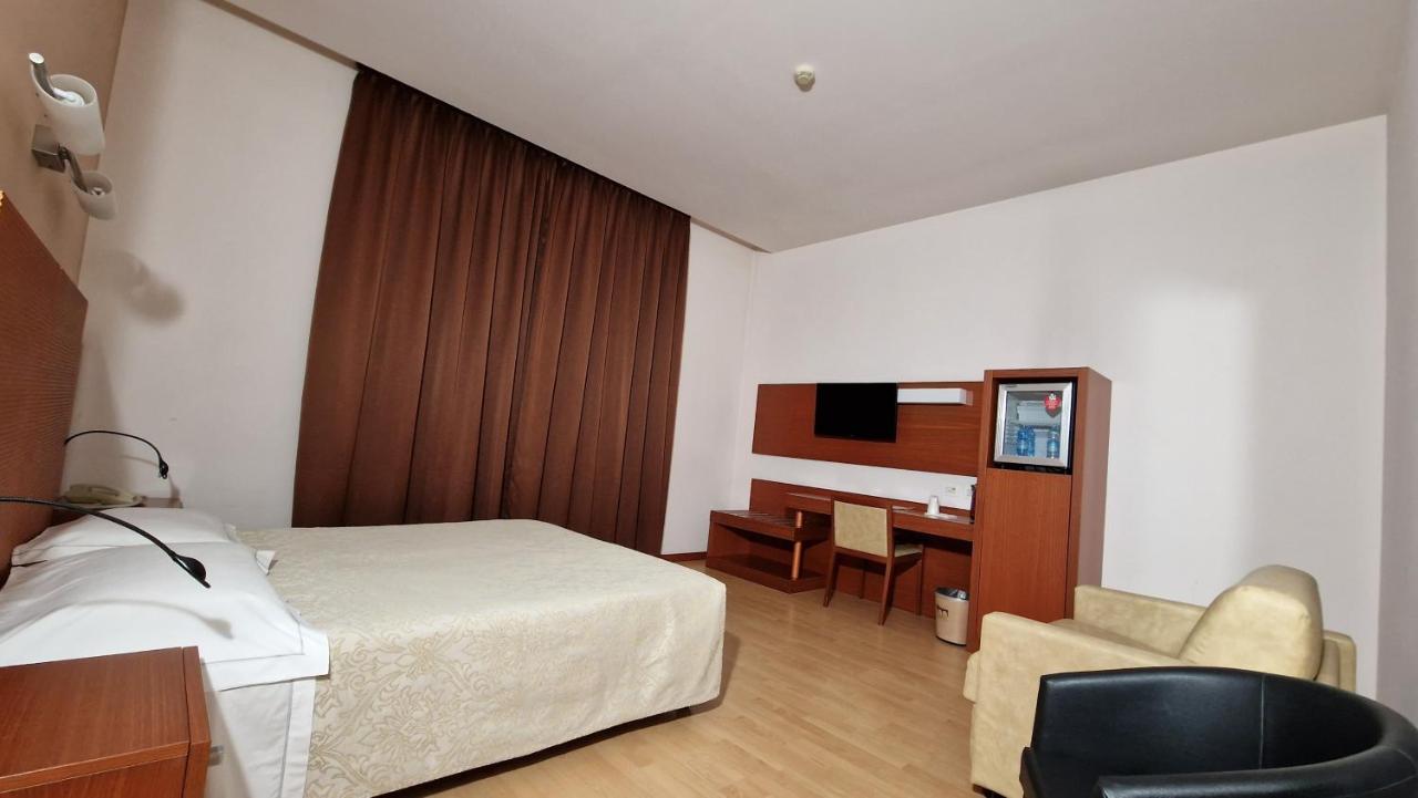 Bella Italia Palace Hotel Новара Экстерьер фото