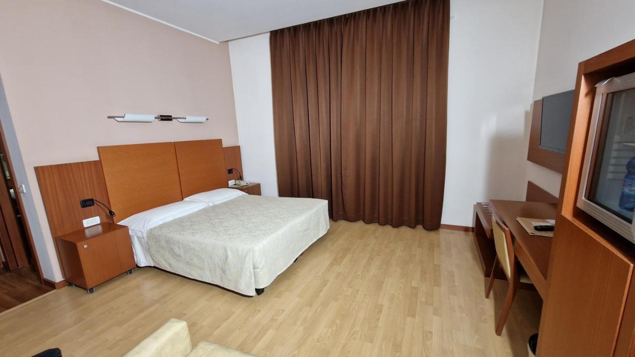 Bella Italia Palace Hotel Новара Экстерьер фото