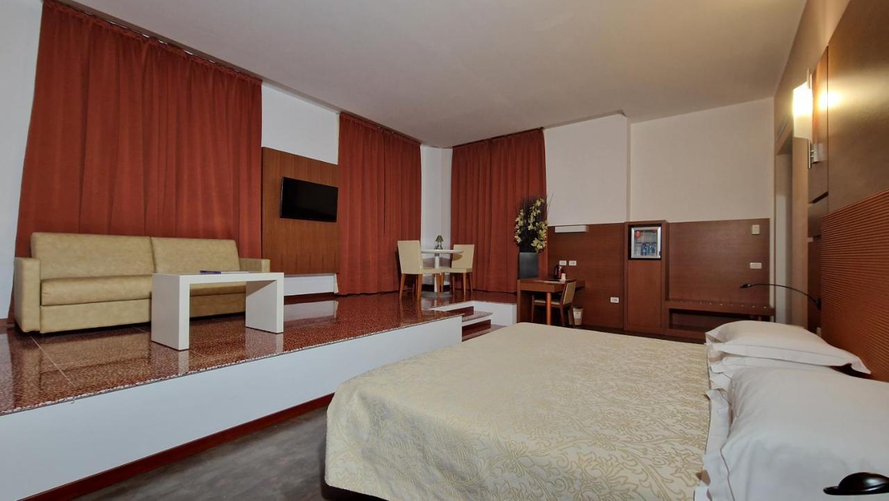 Bella Italia Palace Hotel Новара Экстерьер фото