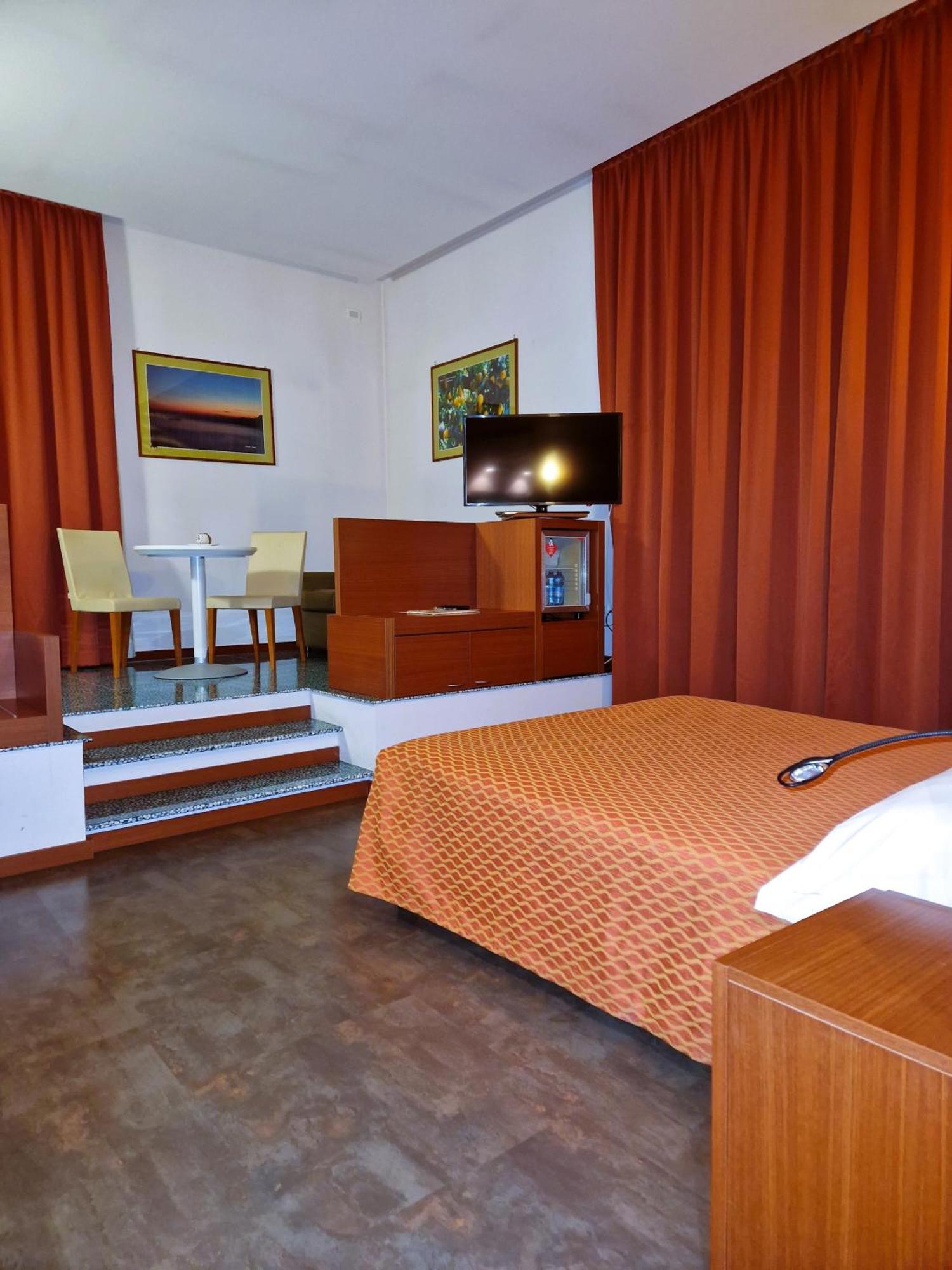 Bella Italia Palace Hotel Новара Экстерьер фото
