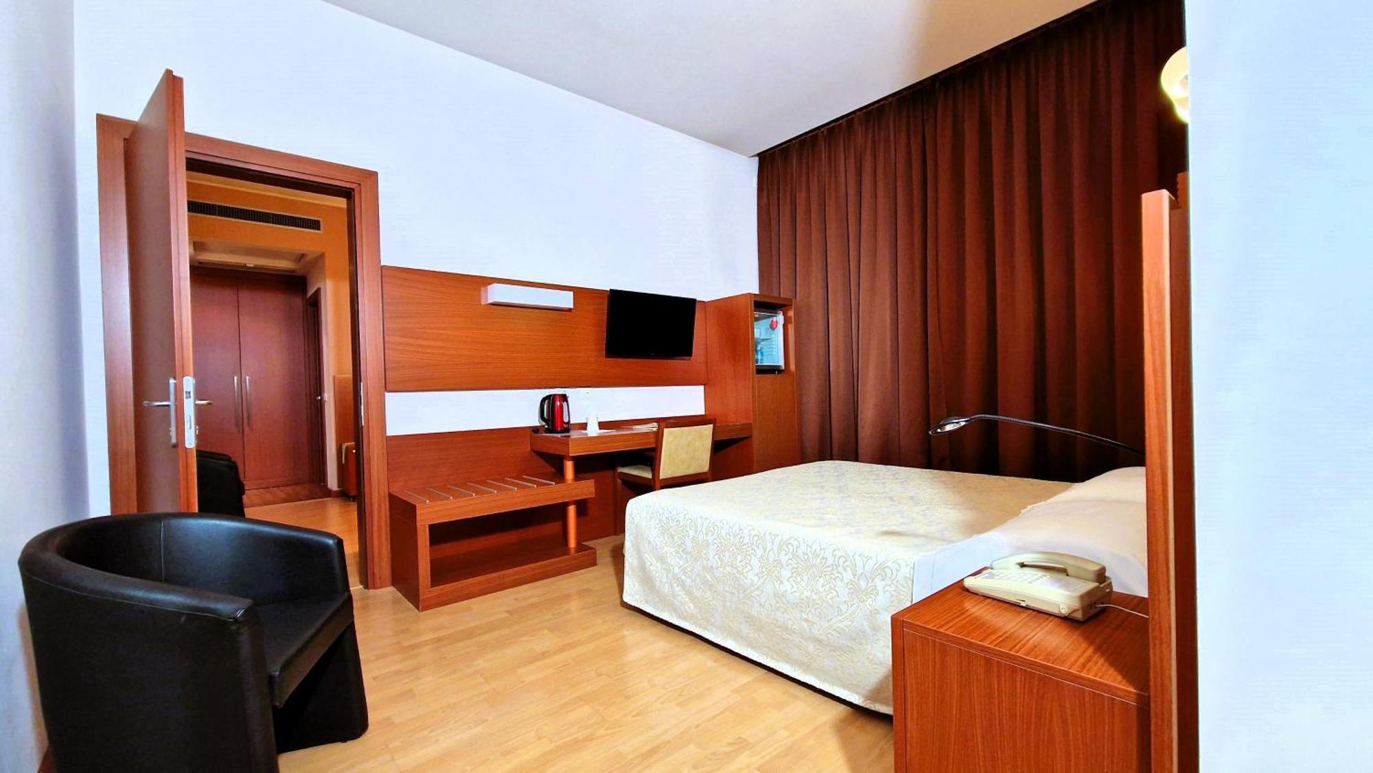 Bella Italia Palace Hotel Новара Экстерьер фото
