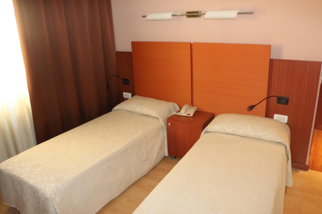 Bella Italia Palace Hotel Новара Экстерьер фото